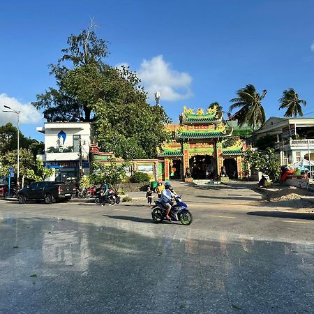 Отель Khach San Tuyet Hien Дуонг-Донг Экстерьер фото