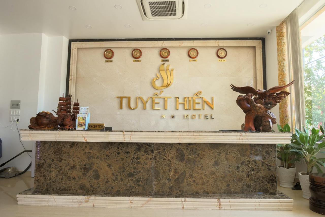 Отель Khach San Tuyet Hien Дуонг-Донг Экстерьер фото